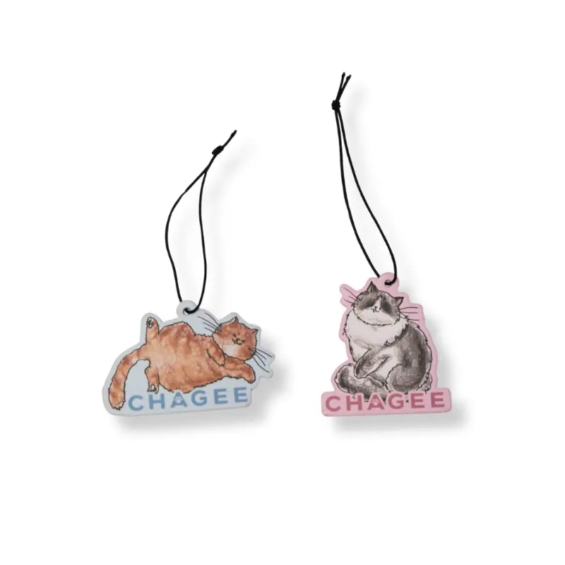 Beverage shop gives away air freshener set with cute cat-shaped hanging designs in tea and citrus scents